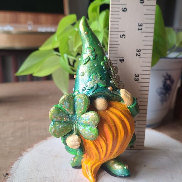 St. Patricks Day Gnome Sparkle Metallic Hand Painted Irish Leprechaun Figure - Picture 8 of 10